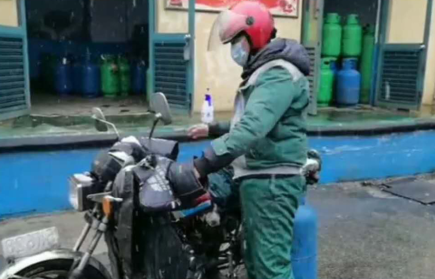 雨里雪里  匯通時刻守候